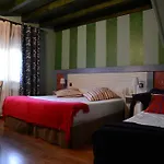 Guest house Alojamiento Bernabales