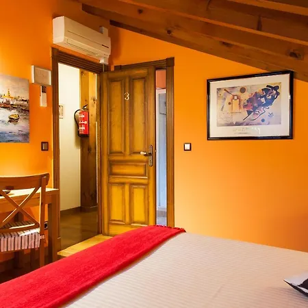 Guest house Alojamiento Bernabales 2*